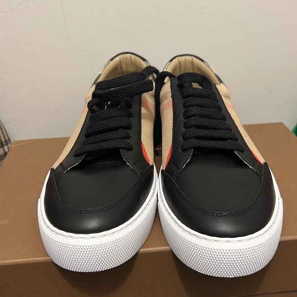 Burberry Womens Low Top Sneakers - Picture 2 of 5
